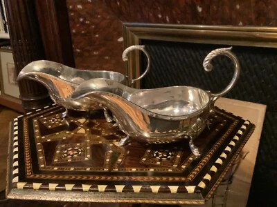 TRÈS BELLE PAIRE DE SAUCIERES ANGLAISES EN MÉTAL ARGENTÉ - Photo 1/4