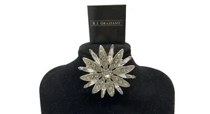 R.J. Graziano Brosche silberfarben klare Strasssteine floral signiert - Bild 1 von 10