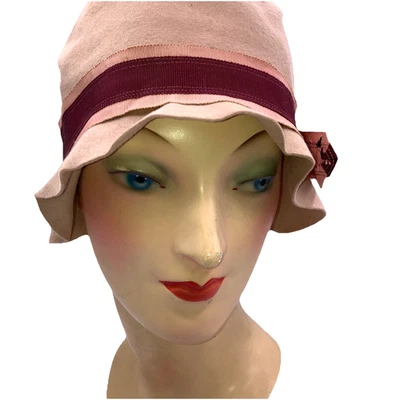 Vintage 20s Felt Art Deco Ribbon Band Cloche Bell Pale Pink Beige Flapper - Image 1 of 4