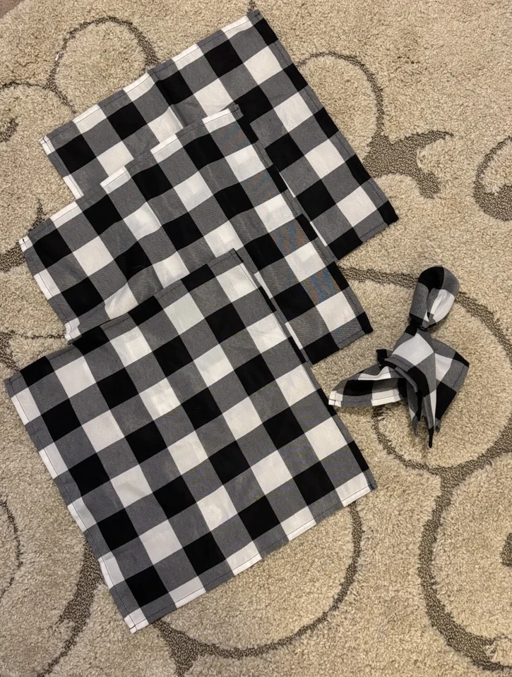 4 tovaglioli in tessuto a quadri bianchi e neri nuovi - Immagine 1 di 1