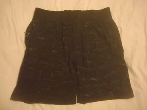 Men's Lululemon Black and Gray Camo Linerless Shorts Size Medium - Picture 1 of 6