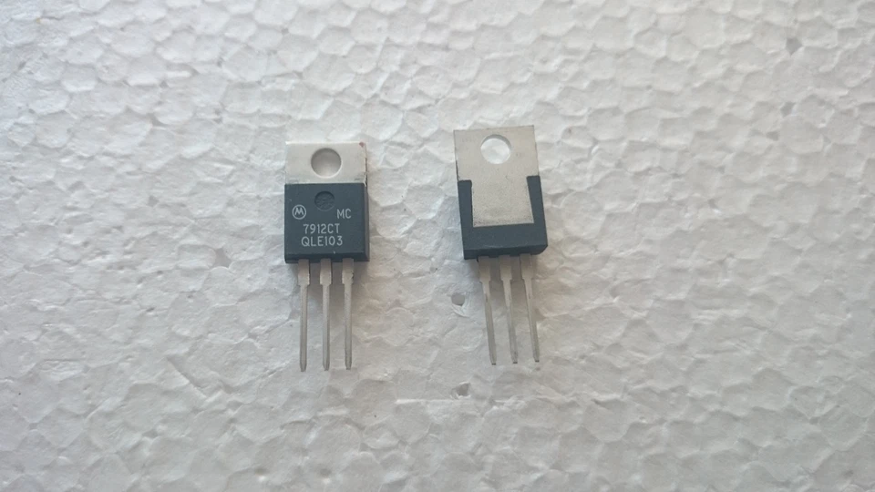 5 pcs Motorola MC7912CT Three-Terminal Negative Voltage Regulator - Image 1 of 1