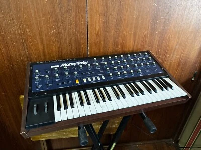 Korg Mono/Poly MP-4 monophonic/polyphonic Synthesizer w/ gig bag - Image 1 of 4