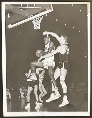 1959 Photo Type 1-Cincinnati Bearcats Oscar Robertson Drops 44 On Wichita State - Image 1 of 2