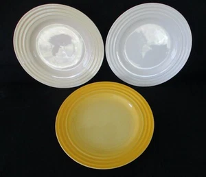 Le Creuset Stoneware Mismatched~ 10" Plates~Choose Soleil Yellow~Dune~White~NEW - Picture 1 of 9