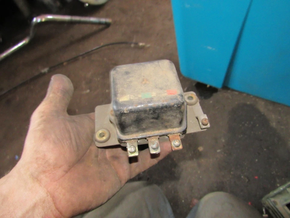 Regulador de tensão 1960 Yamaha YDS3 250 - Imagem 1 de 1