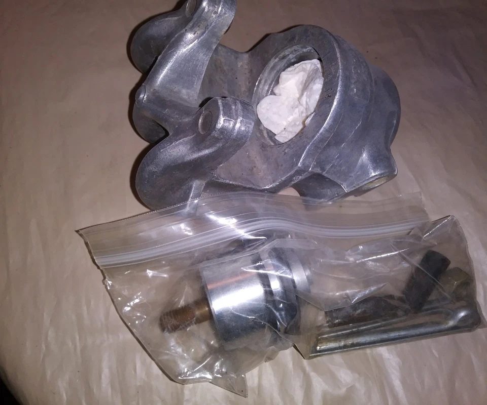 PINZA DE FRENO DE DISCO RENAULT DAUPHINE 1963 - 69 - DELANTERA Foto 1 de 1