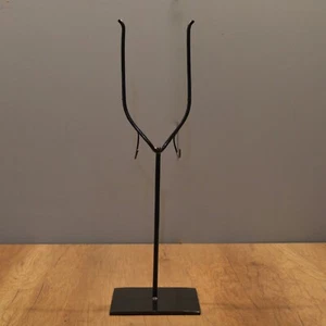 Soporte de exhibición de metal de 20" de alto para máscaras planas y otros objetos de arte - Base de 6x6" - Imagen 1 de 10