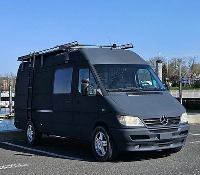 Front Grille Grill 2002-2006 Dodge Freightliner  Sprinter 2500 3500 Black  - Image 1 of 4