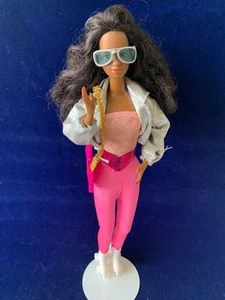 Barbie & The Rockers 1986 - Real Dancing Action Dee Dee Doll In Skating Outfit - Picture 1 of 10