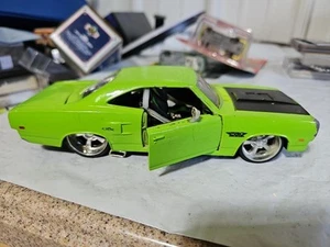 MAISTO 1/24 1970 PLYMOUTH GTX DIECAST VERDE DB - Imagen 1 de 9
