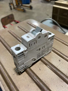 CUTLER HAMMER WMS1D08 8 AMP 240V CIRCUIT BREAKER  - Picture 1 of 1