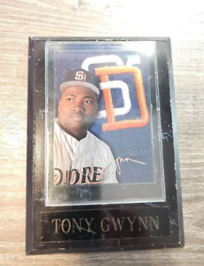 1993 MLB Leaf Studio Baseball | Tony Gwynn | #100 | San Diego Padres with Plaque