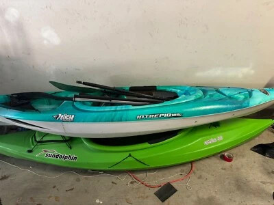 2 Kayaks in good condition (Oars included) Brands: Sun Dolphin and Pelican  - Image 1 of 3