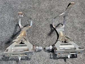 Bicycle Pedals. Vintage Shimano 600 Tricolor.  PD-6400.  With Shimano toe clips. - Picture 1 of 5