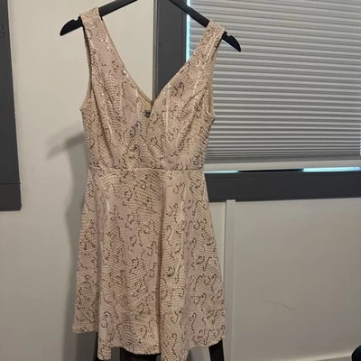 Bailey Blue Dress Size L Cream Gold Sequins V-Wire V-Neck Party Formal HOCO - Image 1 of 4