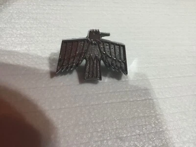 67-68 PONTIAC FIREBIRD EMBLEMA PUERTA GAS,, PIEZA OEM # 9785962 Foto 1 de 4