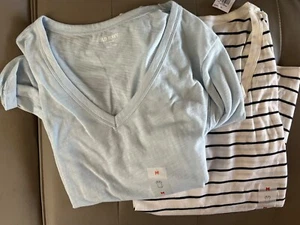 Old Navy Everywear T-Shirts short sleeves Lot of 2 M NWT - Picture 1 of 3