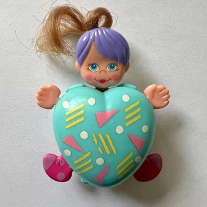 Jahrgang 1986 Galoob Sweet Secrets Blaugrünes Herz Kompakte Taschen-Medaillon-Puppe - Bild 1 von 9