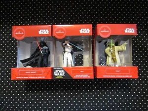 NEU Hallmark Ornamente 2019 Star Wars Rey Yoda Darth Vader mit Schwert WAHL - Bild 1 von 7