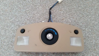 04-09 Lámpara domo interior techo central trasero Cadillac SRX con control de CA OE 21996233 Foto 1 de 4