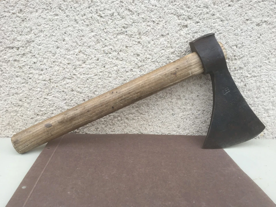 Ancienne hache / Bret / Fer forgé  / Outils tranchants / Outils anciens - Photo 1/4