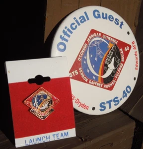 NASA Space Shuttle Columbia STS-40 Spacelab Button Guest Badge & Lapel Pin - Picture 1 of 8