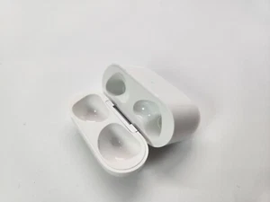 Apple AirPods 3rd Gen MagSafe Replacement Charging Case A2566 White - Excellent - Picture 1 of 7