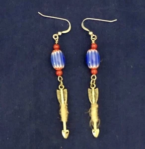 Blue & Red Trade Bead Arrow Earrings 925 Ear Wires - Imagen 1 de 2