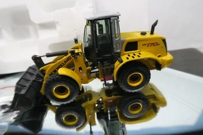 CARGADORA DE RUEDAS NUEVA HOLANDA W170B ESCALA 1/50 #819 NUEVA SIN USAR? CON BONITA CAJA! Foto 1 de 4
