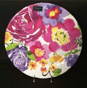 A LA VENTA Juego de 4 platos florales Cynthia Rowley melamina púrpura y rosa - Imagen 1 de 2