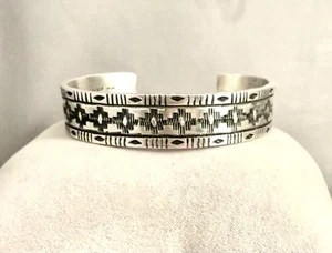 Pulsera de plata de ley estampada hecha a mano - Imagen 1 de 6