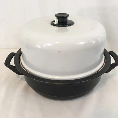 White Enameled Metal Stovetop 4 Cup Vintage Egg Poacher Set - Image 1 of 4