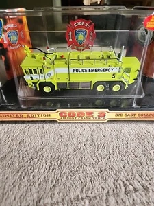 Code 3 PORT AUTHORITY OSHKOSH NEW YORK 1:64 POLICE EMERGENCY TRUCK NO SLEEVE - Picture 1 of 8