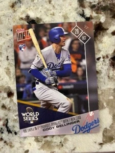 2017 Topps Now novato serie mundial tarjeta Los Angeles Dodgers Cody Bellinger #843 - Imagen 1 de 1