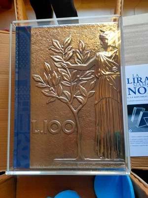 LIBRO DI PREGIO "LA LIRA SIAMO NOI" BASSORILIEVO IN ARGENTO EDITALIA Lire 100  - Immagine 1 di 4