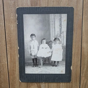 VINTAGE 1910'S CUTE MEXICAN AMERICAN SIBLINGS GIRLS & BOY POSING PHOTO COCKEYE - Picture 1 of 5