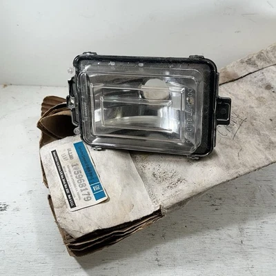 New OEM GM 5968023 1977-79 CADILLAC FLEETWOOD FRONT MARKER LIGHT OEM 5968179 - Image 1 of 4