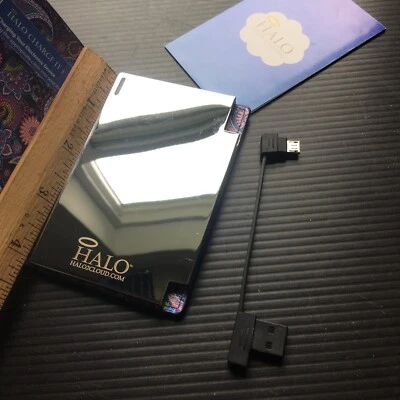 Cargador Portátil Halo Charge IT 3000 Acero Inoxidable Plata Espejado con Cubierta 4"L x3"W Foto 1 de 4