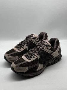 Nike Vomero 5 Unisex Trainers Plum Eclipse - Size 9 UK / 44 Euro - FV1166-200 - Picture 1 of 10
