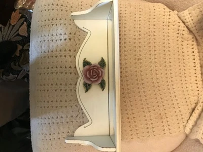 White Wooden Shelf with rose-cottage style - Image 1 of 3
