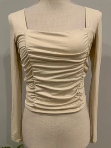 HOLLISTER Womens Size Medium Ivory Square Neck Long Sleeve Ruched Front Crop Top - Picture 1 of 5
