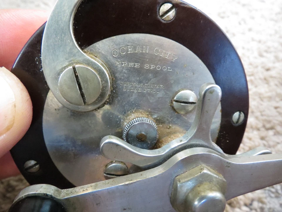 Carrete de pesca Ocean City Free Spool alemán plateado (lote #13948) Foto 1 de 4