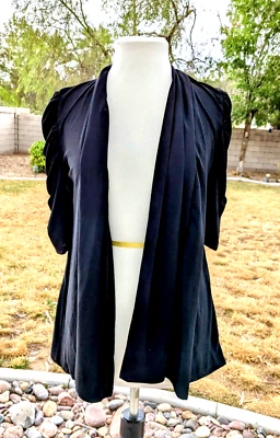 Cardigã preto Jason Maxwell Petite M frente aberta roupão babado ombro blusa em excelente estado usado - Imagem 1 de 4