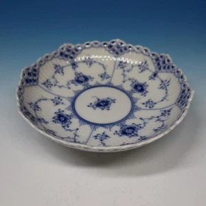 Royal Copenhagen Blue Fluted Half Lace - Round 511 Compote Bowl - 6¾ inches - Picture 1 of 5