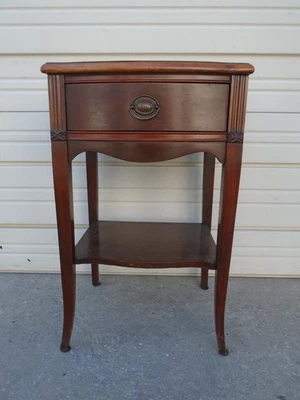 Mesita de noche francesa Chippendale Imperio georgiano federal Luis XV mesa de cama Regencia Foto 1 de 4