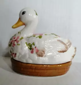 Vintage Ceramic Nesting Duck Figurine with Salt & Pepper Shaker Eggs - Picture 1 of 6