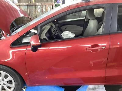 Conjunto de puerta delantera izquierda usado se adapta a: ventana eléctrica Kia Rio 2013 con aire acondicionado con energía solar Foto 1 de 4