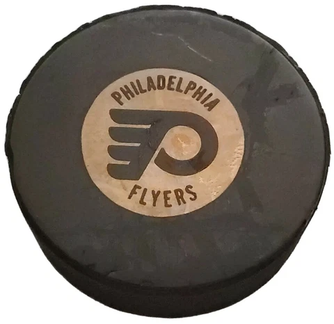 HOLE! PHILADELPHIA FLYERS NHL APPROVED VICEROY MFG. RUBBER LOGOS GAME PUCK  🇨🇦 Cover