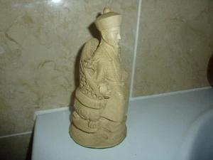 VINTAGE CHINESE CREAM COLOUR RESIN 18.5 CM ROBED EMPEROR SAT ON 4 DRAGON THRONE - Picture 1 of 12